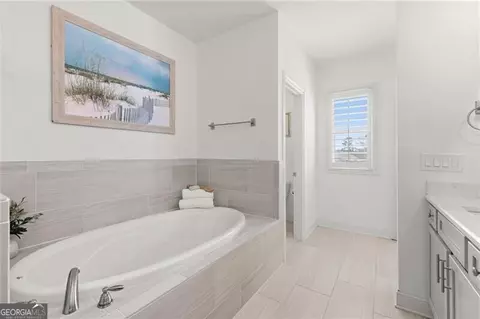 Bath - 1868 Skyfall Cir, Atlanta, GA 30319 photo 3 of 5