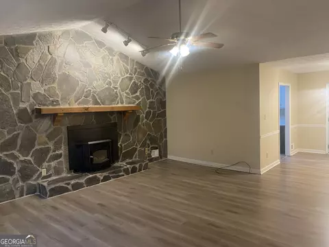 Living - 225 Farmbrook Pkwy, Stockbridge, GA 30281 photo 2 of 4