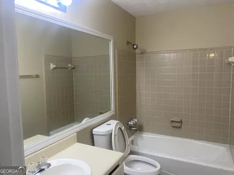 Bath - 225 Farmbrook Pkwy, Stockbridge, GA 30281 photo 4 of 4