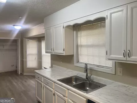 Kitchen - 225 Farmbrook Pkwy, Stockbridge, GA 30281 photo 2 of 2