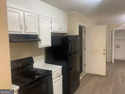 Kitchen - 225 Farmbrook Pkwy, Stockbridge, GA 30281 photo 1 of 2