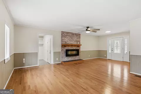 Living - 276 Bent Oak Dr, Cornelia, GA 30531 photo 2 of 4