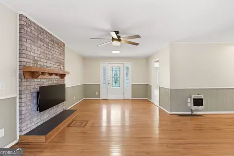 Living - 276 Bent Oak Dr, Cornelia, GA 30531 photo 3 of 4