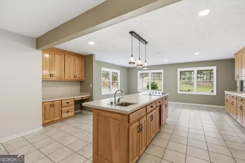 Kitchen - 276 Bent Oak Dr, Cornelia, GA 30531 photo 6 of 6