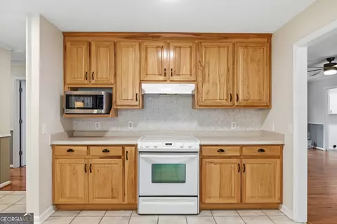 Kitchen - 276 Bent Oak Dr, Cornelia, GA 30531 photo 5 of 6