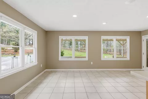Living - 276 Bent Oak Dr, Cornelia, GA 30531 photo 4 of 4