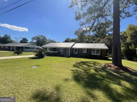 195 Hollywood Ave, Jesup, GA 31545