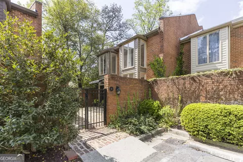 49 Willow Gln NE, Atlanta, GA 30342