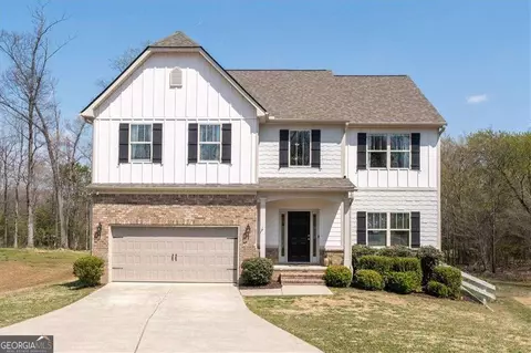 17 Four Feathers Ln NE, Rydal, GA 30171