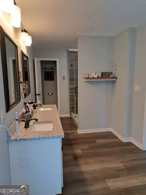 Bath - 2811 Ike Stone Rd, Monroe, GA 30656 photo 1 of 5