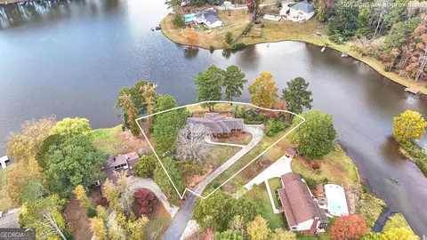 30 Hawthorne Dr, Newnan, GA 30263