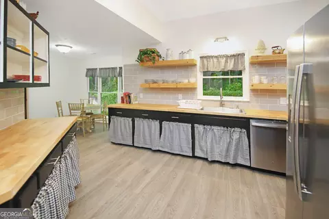 Kitchen - 16 River Point Dr, Lagrange, GA 30240 photo 13 of 13