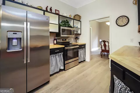 Kitchen - 16 River Point Dr, Lagrange, GA 30240 photo 10 of 13