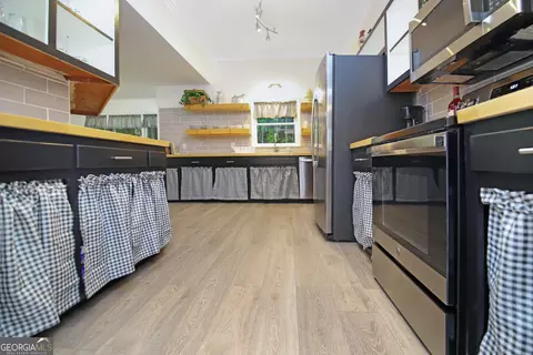 Kitchen - 16 River Point Dr, Lagrange, GA 30240 photo 12 of 13