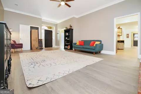 Living - 16 River Point Dr, Lagrange, GA 30240 photo 3 of 7