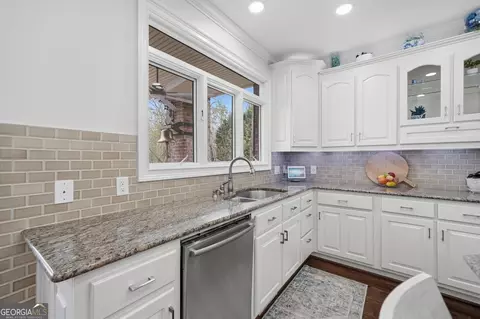 Kitchen - 8970 Fields Way, Gainesville, GA 30506 photo 6 of 10