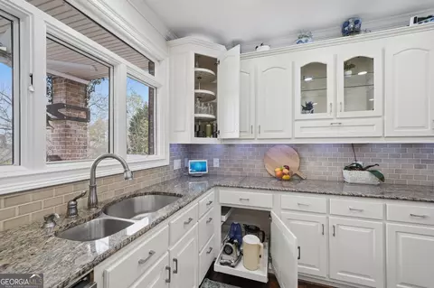 Kitchen - 8970 Fields Way, Gainesville, GA 30506 photo 7 of 10