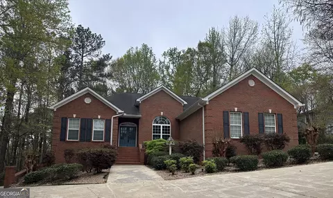 405 Canterbury Dr, Lagrange, GA 30241