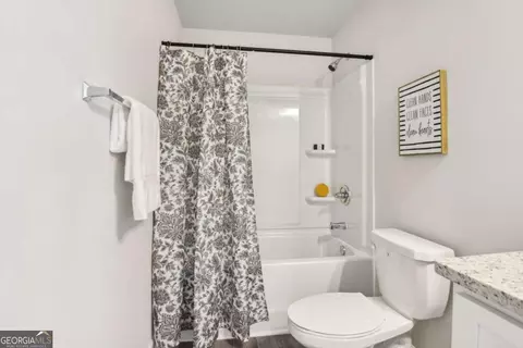 Bath - 6359 Warbler Ct, Morrow, GA 30260 photo 2 of 3