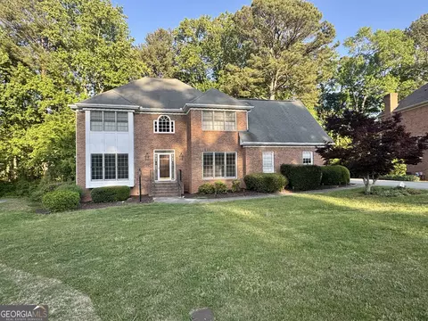 1664 Holly Lake Cir, Snellville, GA 30078