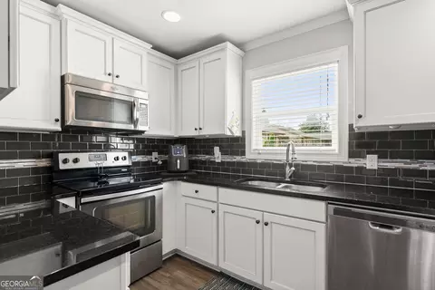 Kitchen - 535 Forrest Ave, Gainesville, GA 30501 photo 2 of 4