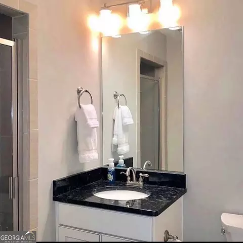 Bath - 535 Forrest Ave, Gainesville, GA 30501 photo 1 of 2