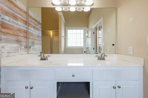 Bath - 2601 Alexis Way, Monroe, GA 30656 photo 2 of 3