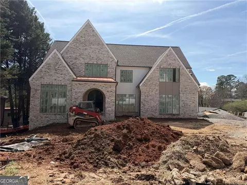 228 Thomas Cir, Roswell, GA 30075