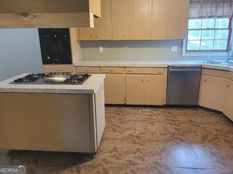 Kitchen - 335 Laurel Ln, Lagrange, GA 30241 photo 2 of 2