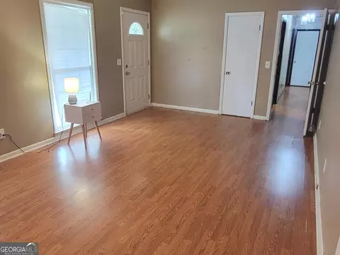 Living - 335 Laurel Ln, Lagrange, GA 30241 photo 2 of 4