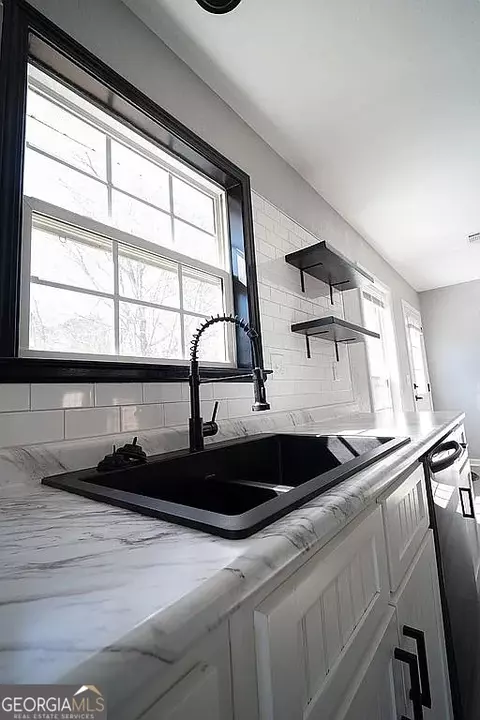 Kitchen - 365 Skyline Blvd, Lyons, GA 30436 photo 2 of 4