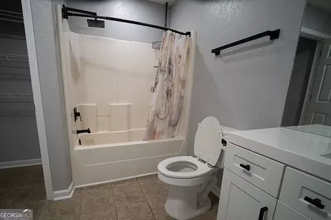 Bath - 365 Skyline Blvd, Lyons, GA 30436 photo 3 of 9
