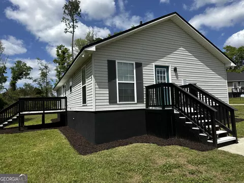 Exterior - 365 Skyline Blvd, Lyons, GA 30436 photo 3 of 5