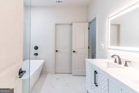 Bath - 281 Ruby Ln, Commerce, GA 30530 photo 7 of 18