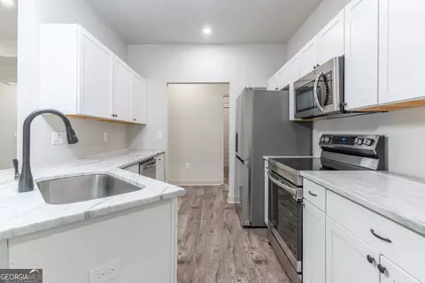 Kitchen - 281 Ruby Ln, Commerce, GA 30530 photo 6 of 8
