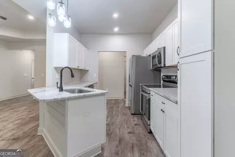 Kitchen - 281 Ruby Ln, Commerce, GA 30530 photo 5 of 8