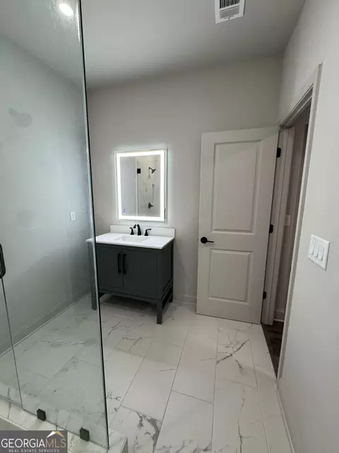 Bath - 281 Ruby Ln, Commerce, GA 30530 photo 5 of 18