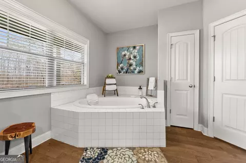 Bath - 150 Crestview Rd, Jackson, GA 30233 photo 3 of 11