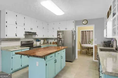 Kitchen - 112 Bridget Dr, Hampton, GA 30228 photo 2 of 5