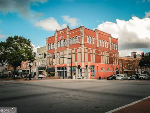 102 N Hill St #303, Griffin, GA 30223