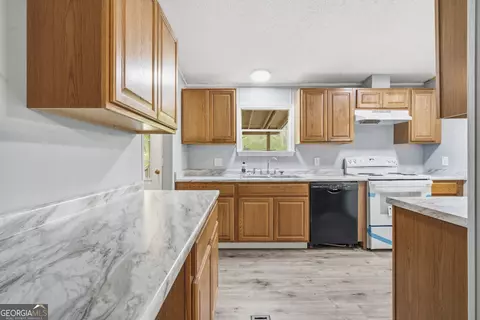 Kitchen - 298 Buck Rd, Gray, GA 31032 photo 3 of 3