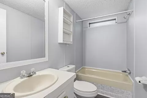 Bath - 298 Buck Rd, Gray, GA 31032 photo 6 of 7