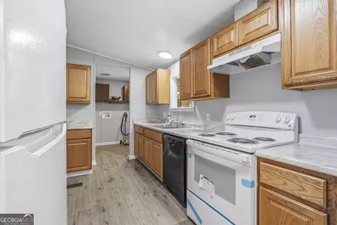 Kitchen - 298 Buck Rd, Gray, GA 31032 photo 2 of 3