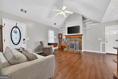 Living - 846 Campbell Rd, Covington, GA 30014 photo 2 of 2