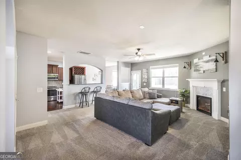 Living - 400 Ansley Ave, Perry, GA 31069 photo 1 of 1
