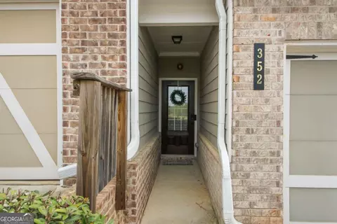 352 Cherryhill Ln, Woodstock, GA 30188
