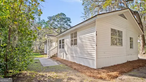 79 Terry Dr, Midway, GA 31320