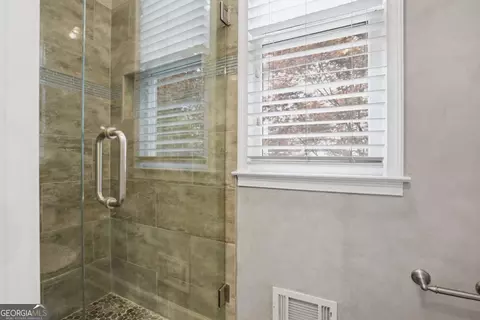 Bath - 2915 Pine St, Duluth, GA 30096 photo 3 of 6
