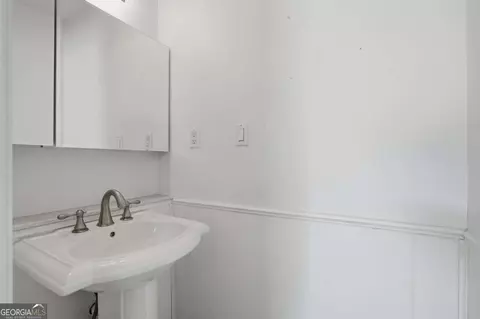 Bath - 2915 Pine St, Duluth, GA 30096 photo 6 of 6
