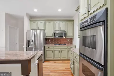 Kitchen - 2915 Pine St, Duluth, GA 30096 photo 4 of 4